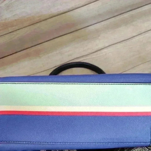 Stripe Purse with detachable Strap - Picture 12 of 12